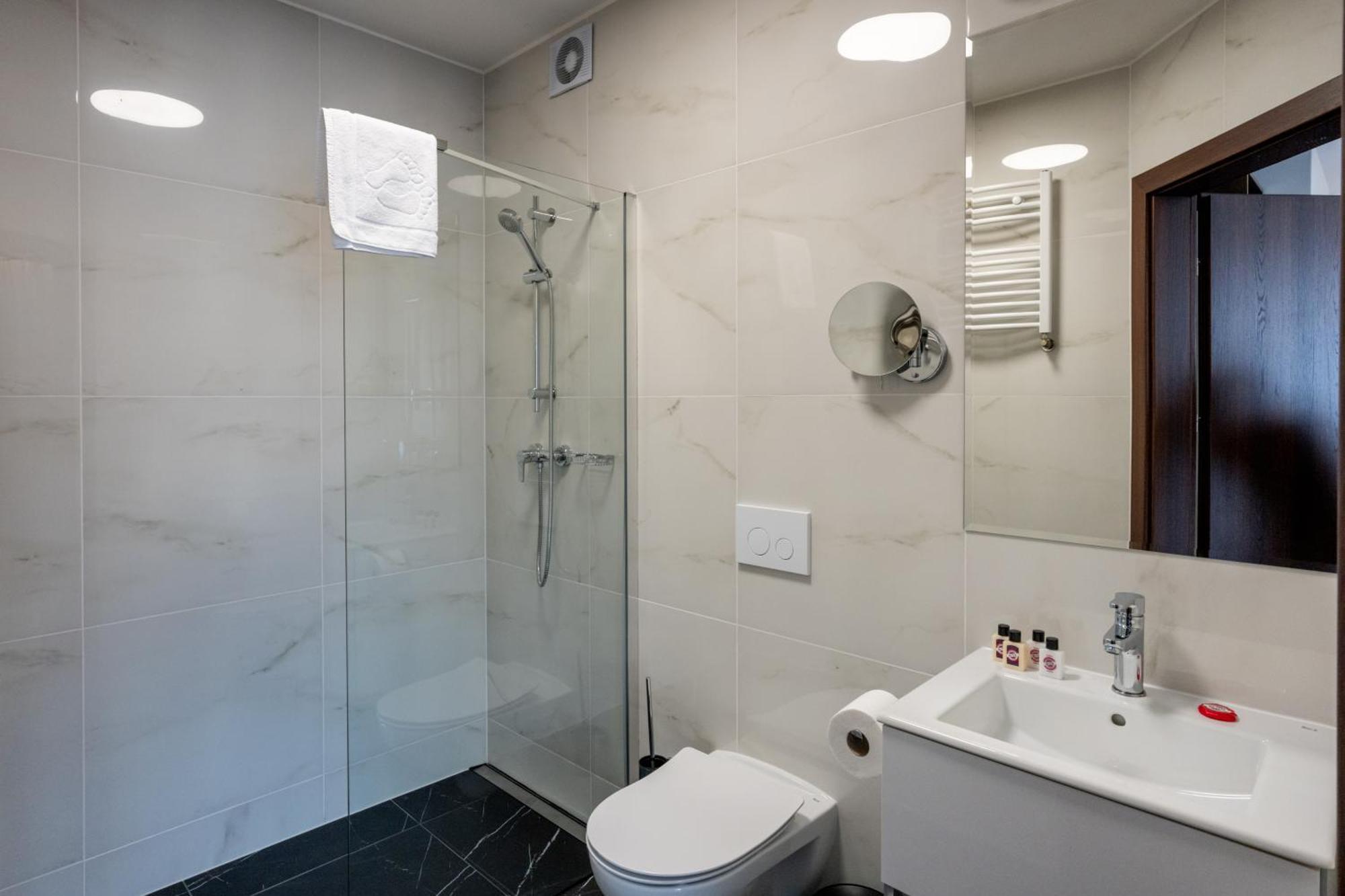 Sleep&Fly Okecie Warsaw Airport Bed & Breakfast Luaran gambar