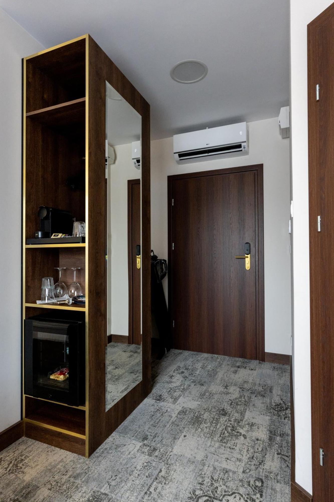 Sleep&Fly Okecie Warsaw Airport Bed & Breakfast Luaran gambar