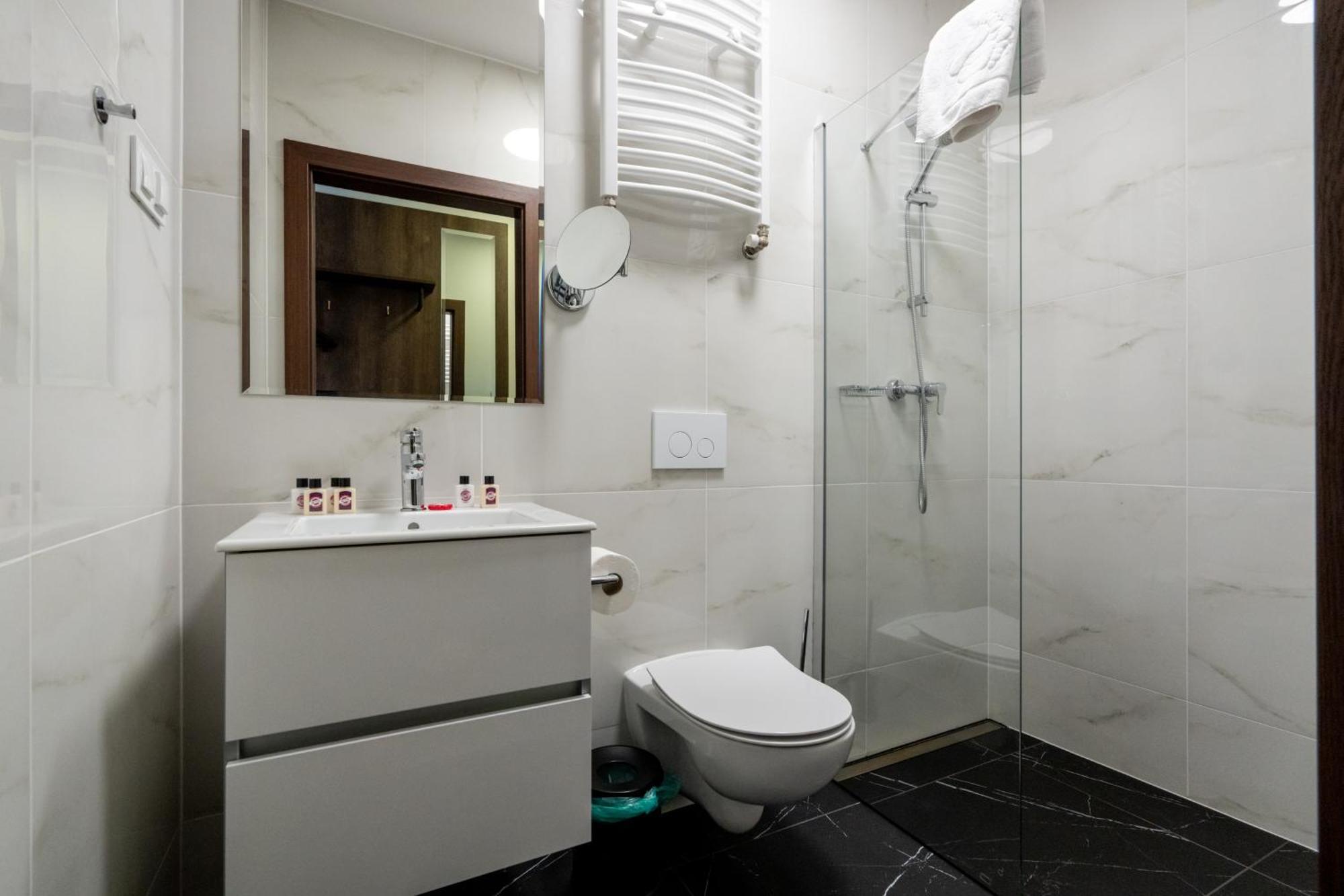 Sleep&Fly Okecie Warsaw Airport Bed & Breakfast Luaran gambar