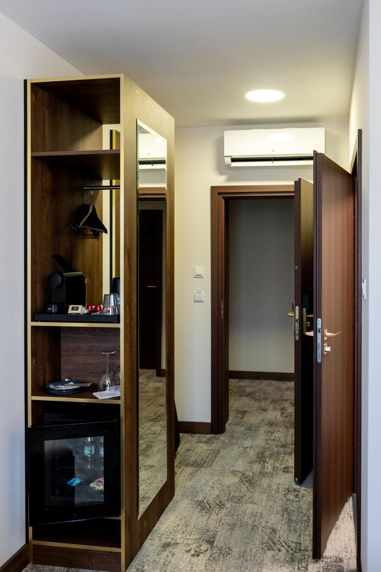Sleep&Fly Okecie Warsaw Airport Bed & Breakfast Luaran gambar